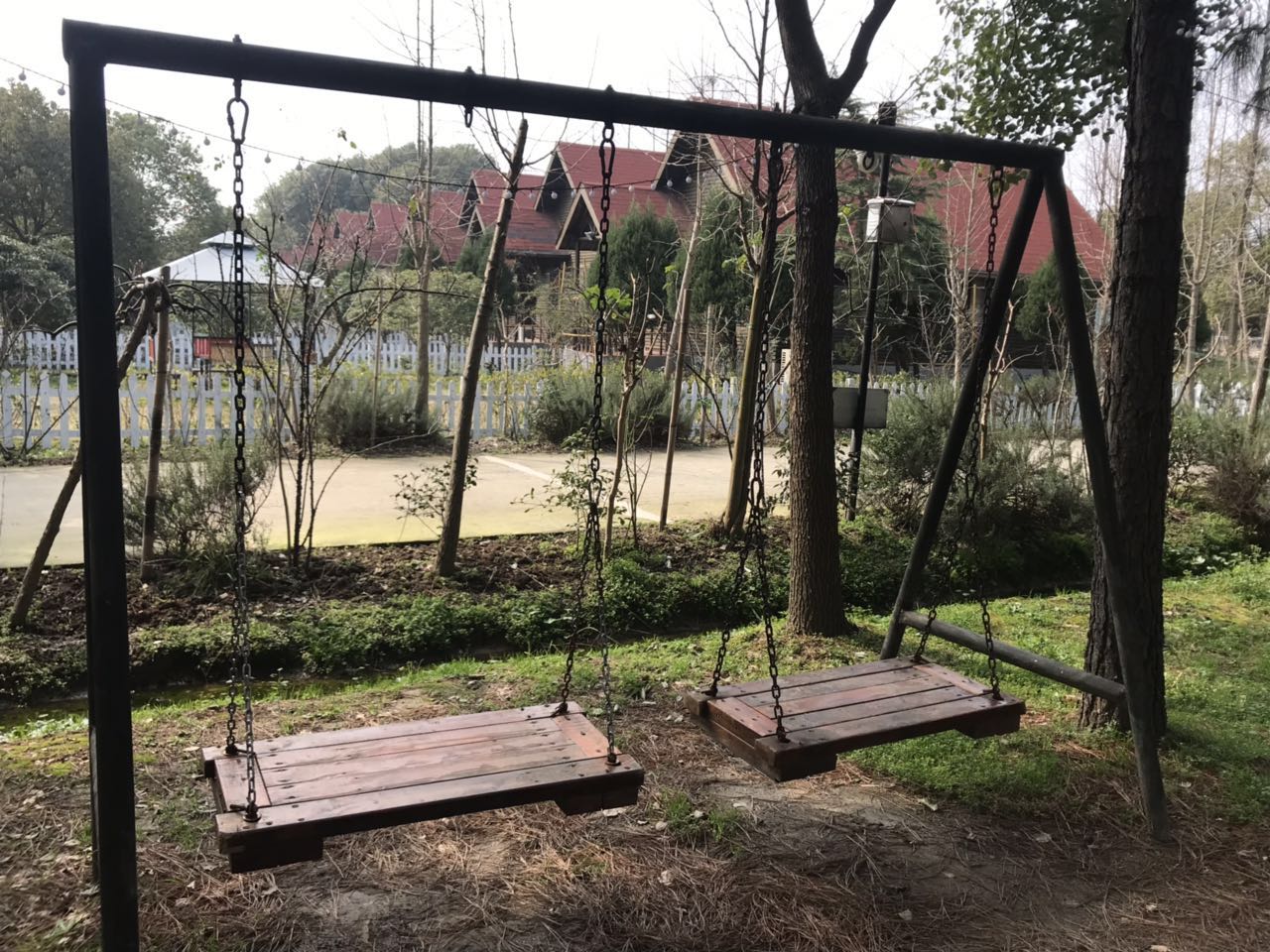 休闲秋千、蹦床